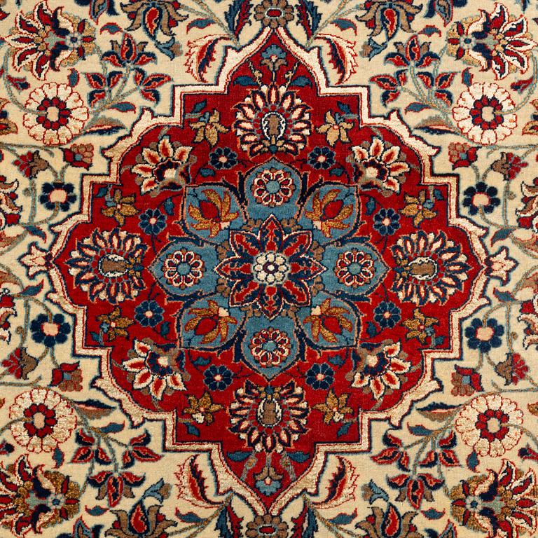 A rug, semi-antique, Teheran, part silk, 204 x 132 cm.