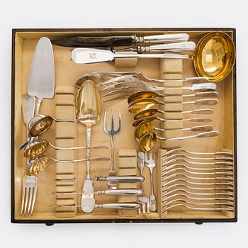 A canteen box of 253 pieces silver cutlery by Viktor Lindman, Helsinki 1916.