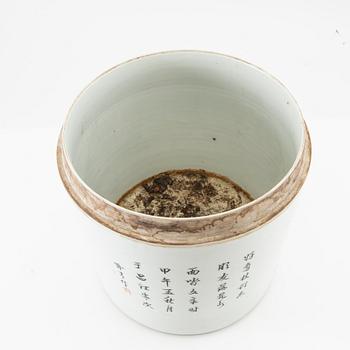 Jar with lid, China 19th century porcelain.