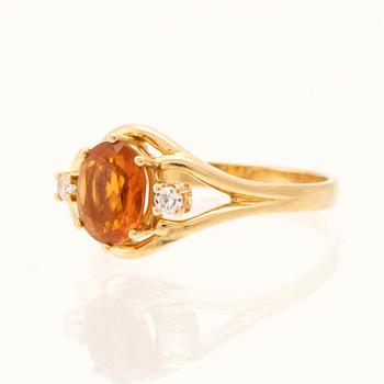 H.Stern ring in 18K gold with an oval faceted citrine and round brilliant-cut diamonds.