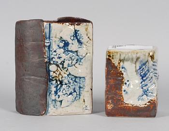 VASER, 2 st. Stengods. Carl Harry Stålhane, Designhuset.
