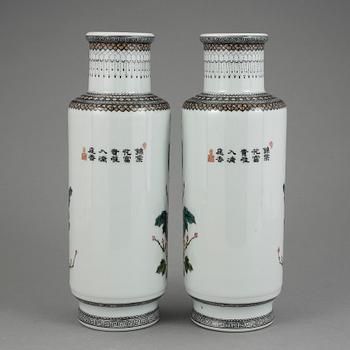 VASER, ett par. Porslin, Kina. 1900-talets mitt.