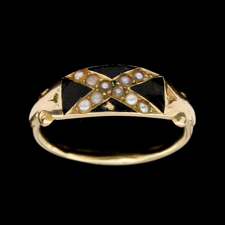 RINGAR, 3 st, 18k guld samt 14k guld. Tot vikt 8 g.