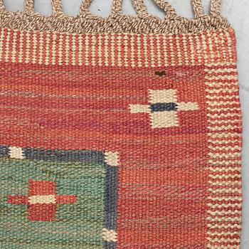 Märta Måås-Fjetterström, Matta, "Röda Bårdmattan", med grönt, rölakan, ca 292-293 x 194-200,5 cm, signerad AB MMF.