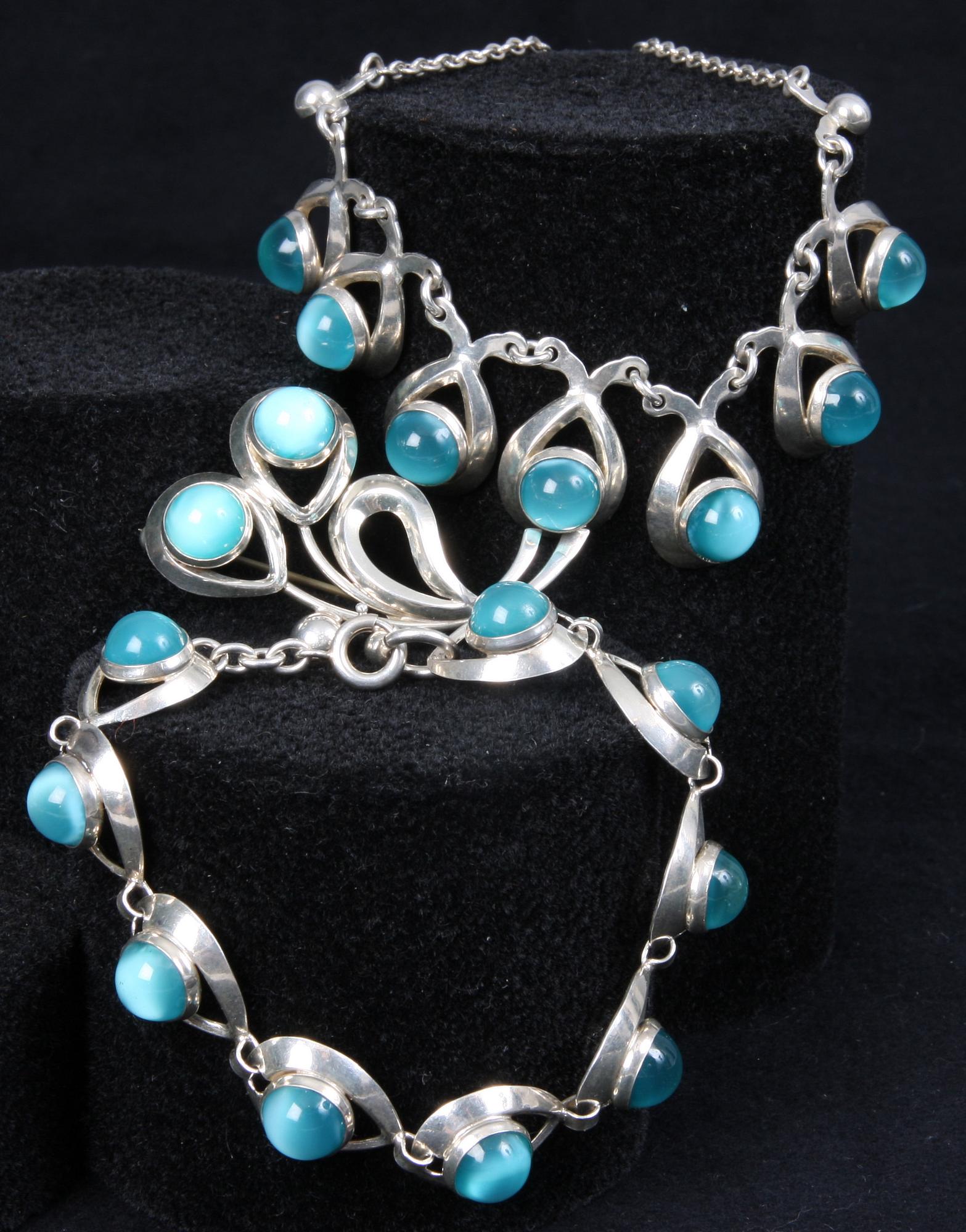 ARMBAND, HALSBAND samt BROSCH, silver, Herman Siersbol, Kostrup, Danmark, 1900-talets andra hälft.