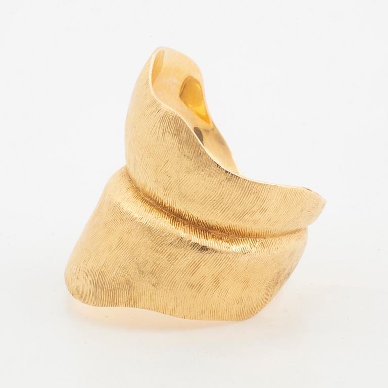 OLE LYNGGAARD, CHARLOTTE LYNGGAARD, large leaf ring 18K gold.