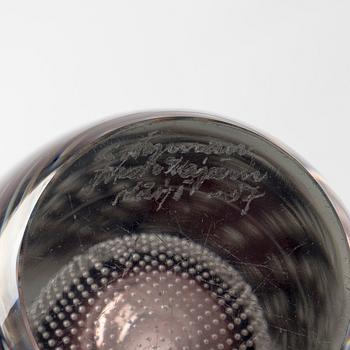 Gunnel Nyman, A glass vase, 'GN 26', signed G. Nyman Nuutajärvi Notsjö.