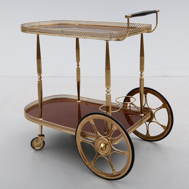 SERVERINGSVAGN, 1900-talets mitt.