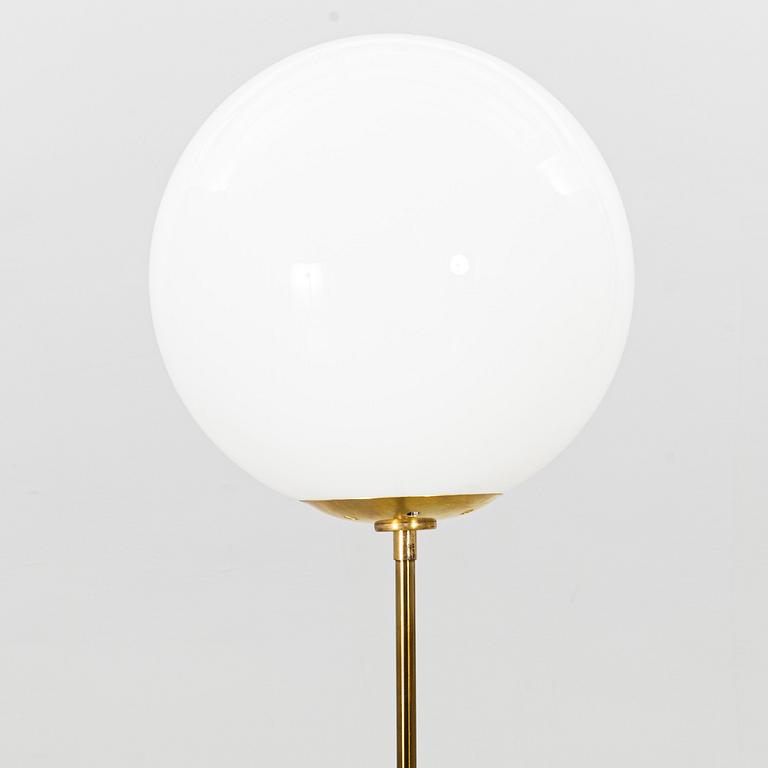 A 1930'S ART DECO FLOOR LAMP.