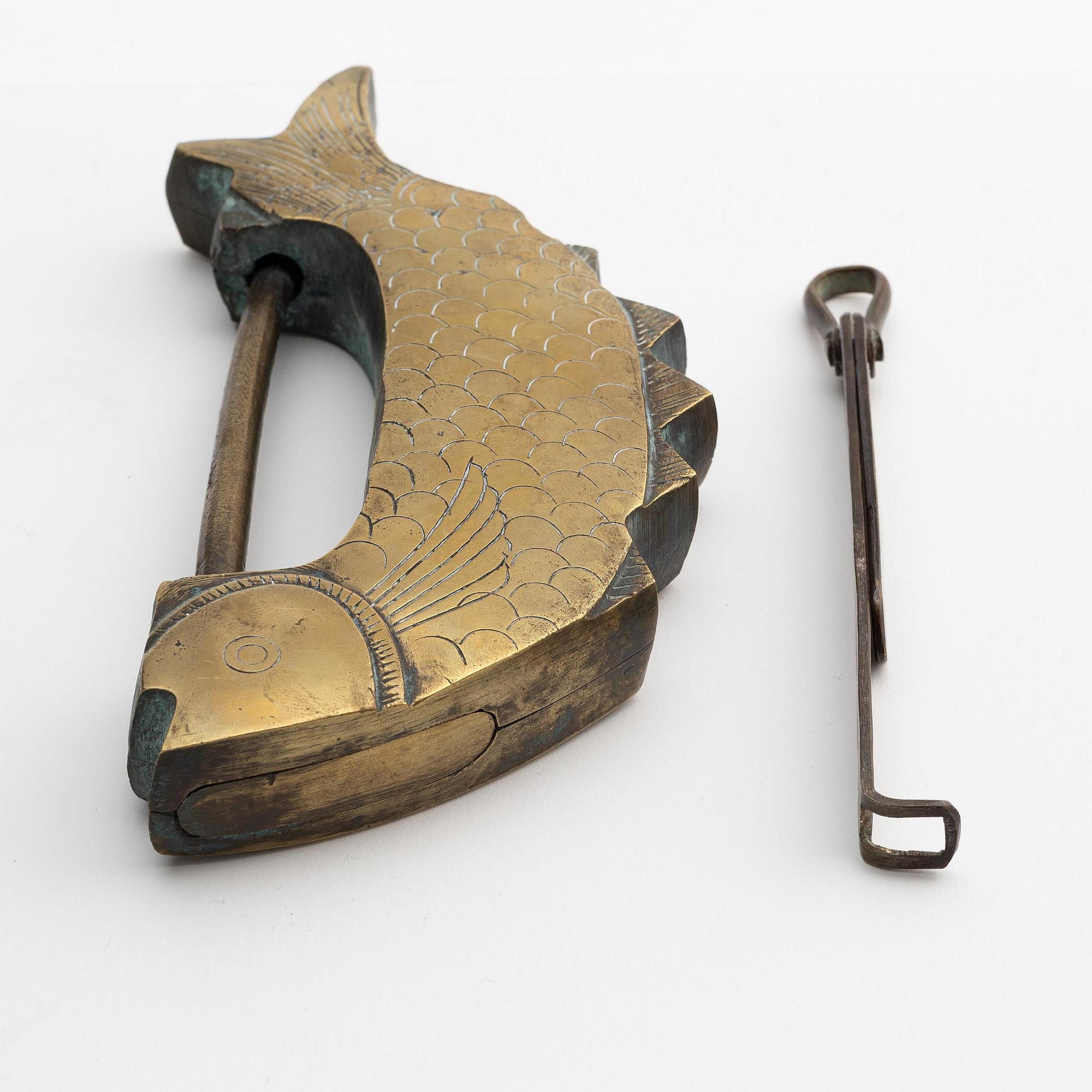 A Korean 'fish' lock (Ja Mool Tong), circa 1920.