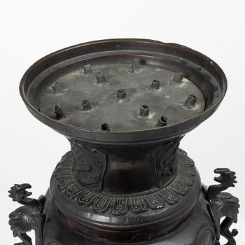 A large Japanese bronze censer, Meiji (1898-1912).