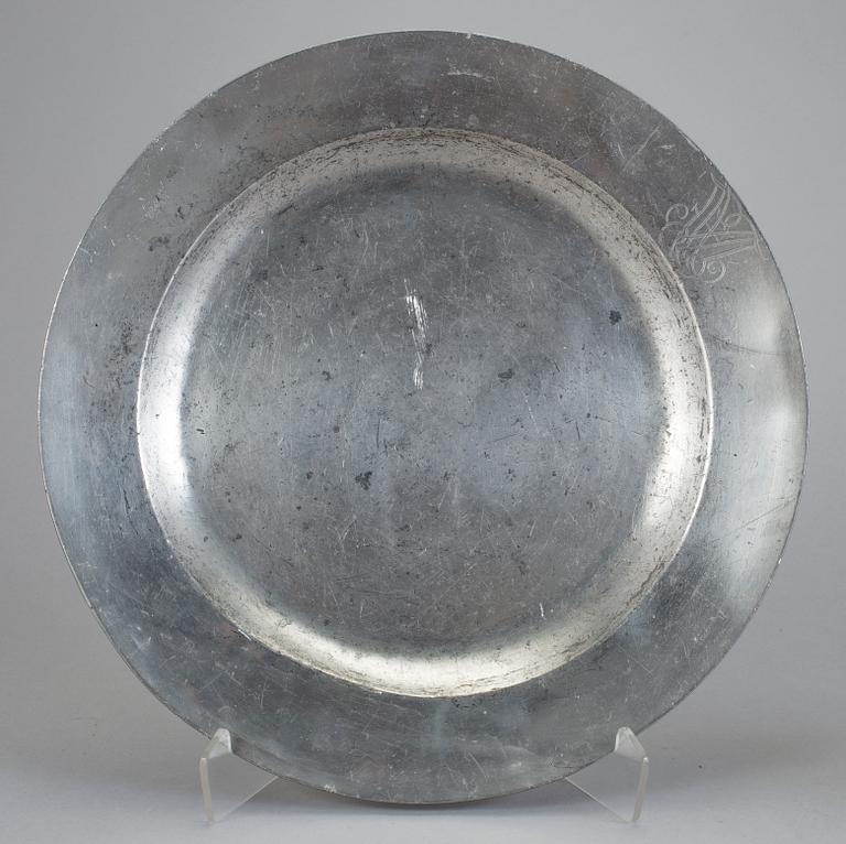 FAT samt PRISMAFLASKA, tenn, Calmar samt England, 1700-tal.