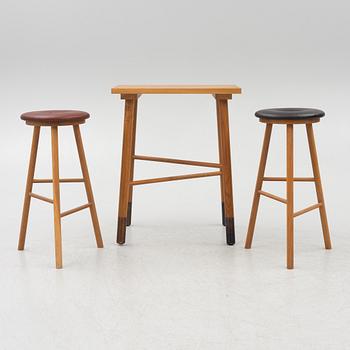 Mats Theselius, barpallar, ett par, samt barbord.