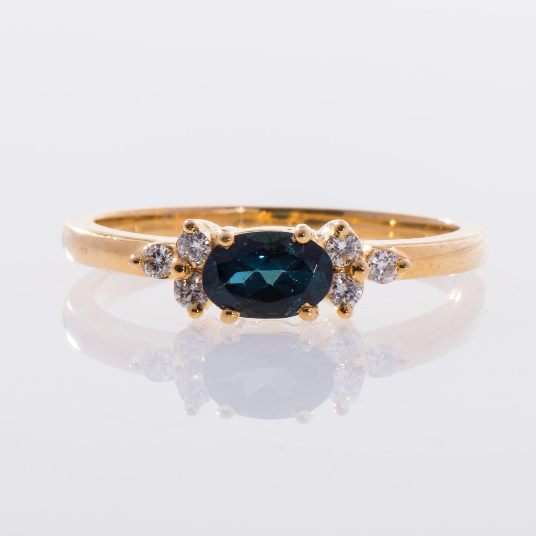 RING, 18K guld, blågrön turmalin ca 0,27 ct samt 6 små diamanter,  finska stämplar. Vikt 2,6 g.