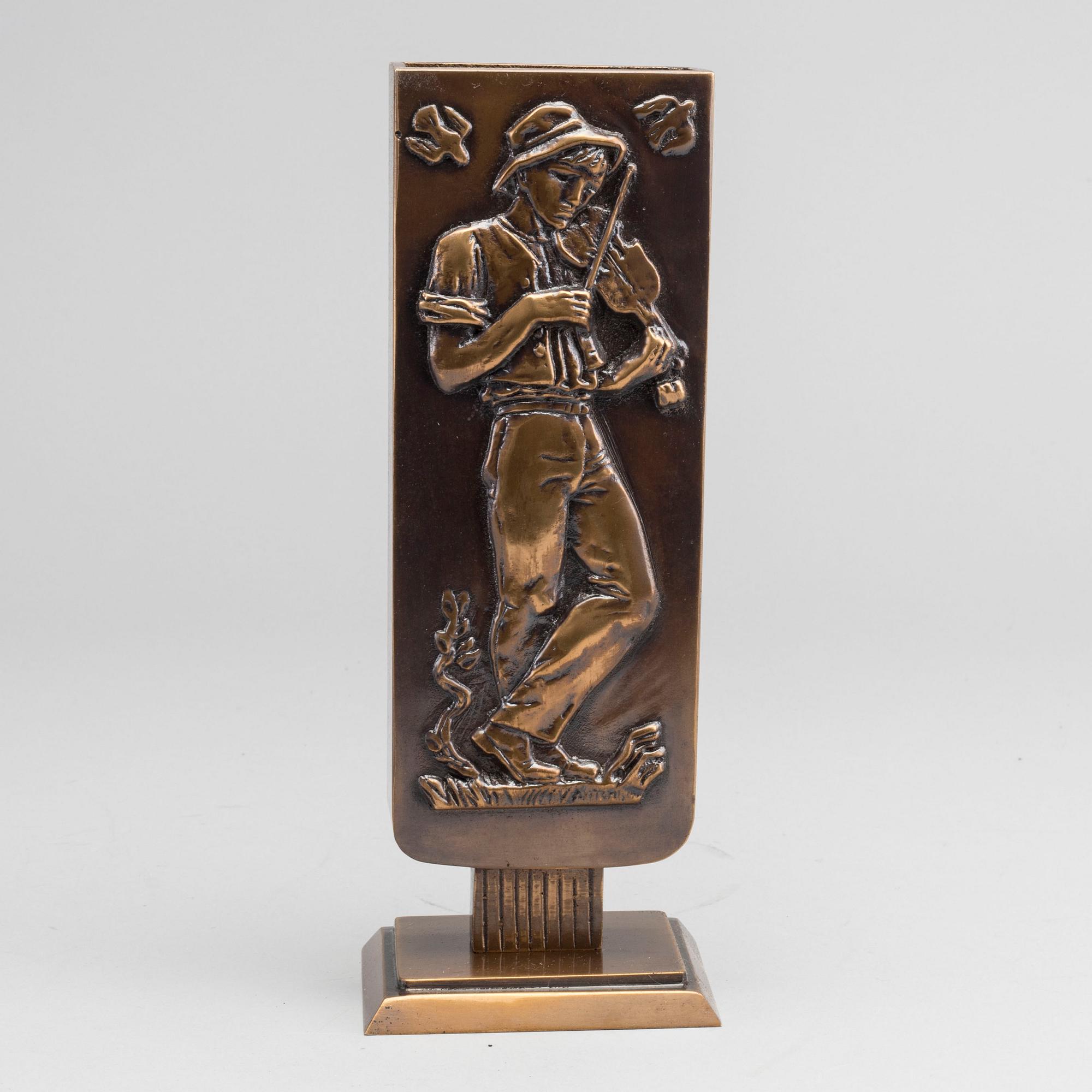 A OSCAR ANTONSSON VASE.