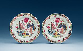 A pair of famille rose 'pseudo tobacco leaf' dinner plates, Qing dynasty, Qianlong (1736-95).