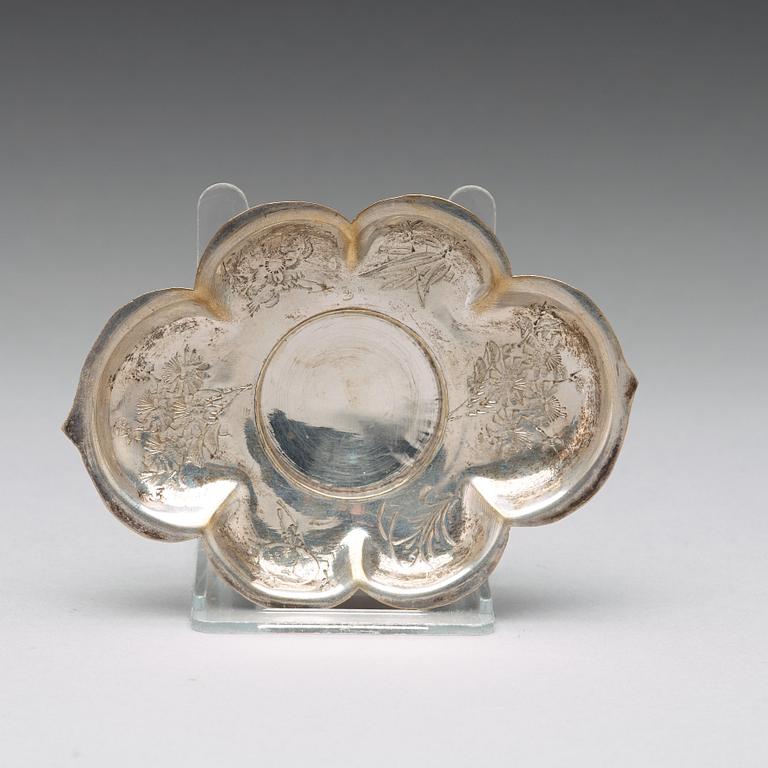 A silver tray with a cup, the tray late Qing dynasty.