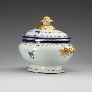A blue and gold enamelled tureen with cover and stand, Qing dynasty, Jiaqing (1796-1820).