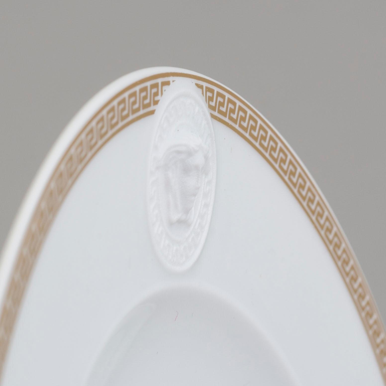 a set of 2+4 porcelain plates, 'Médaillon Méandre d'Or', Ikarus, by Versace for Rosenthal.