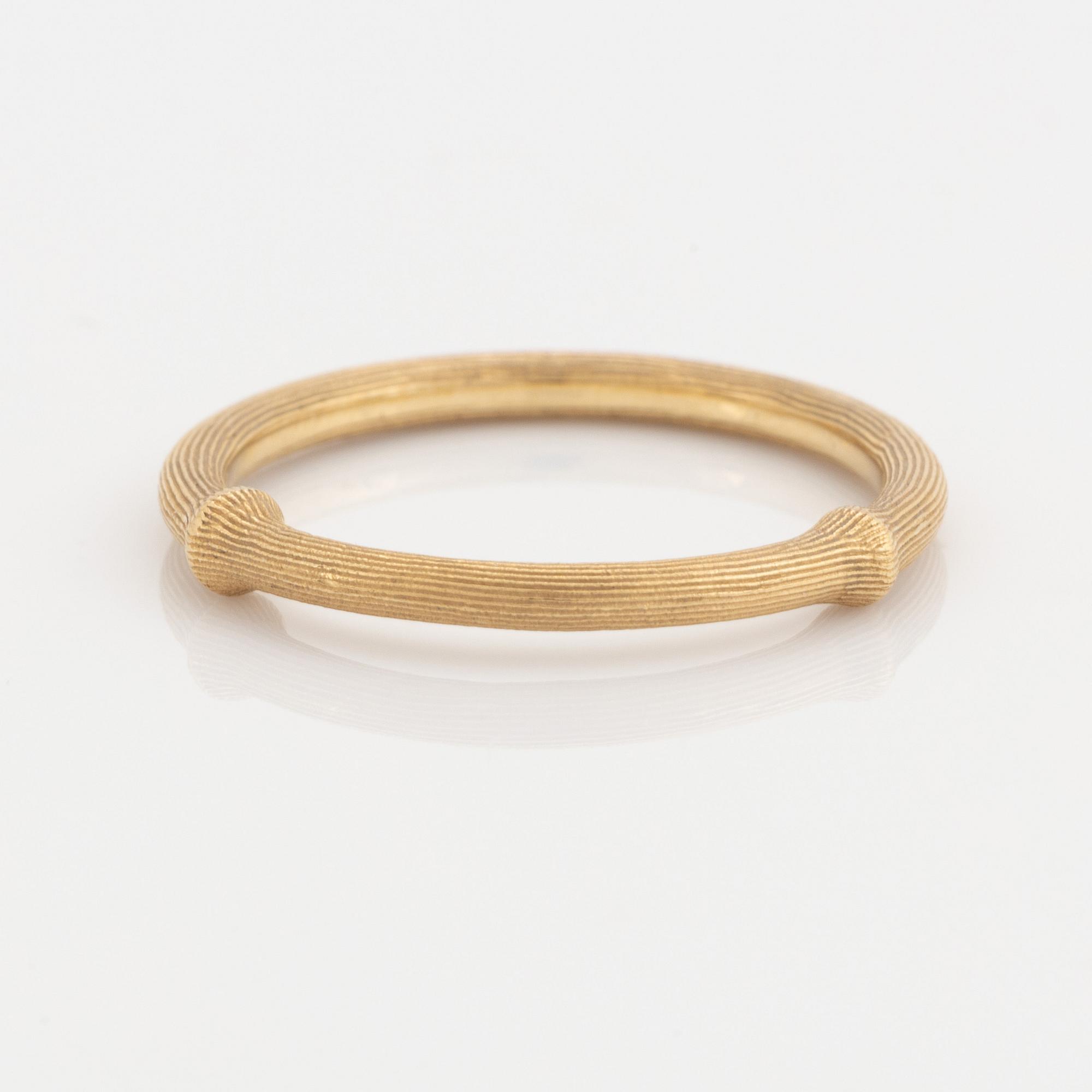 An 18K gold Ole Lynggaard ring "Nature" no 2.