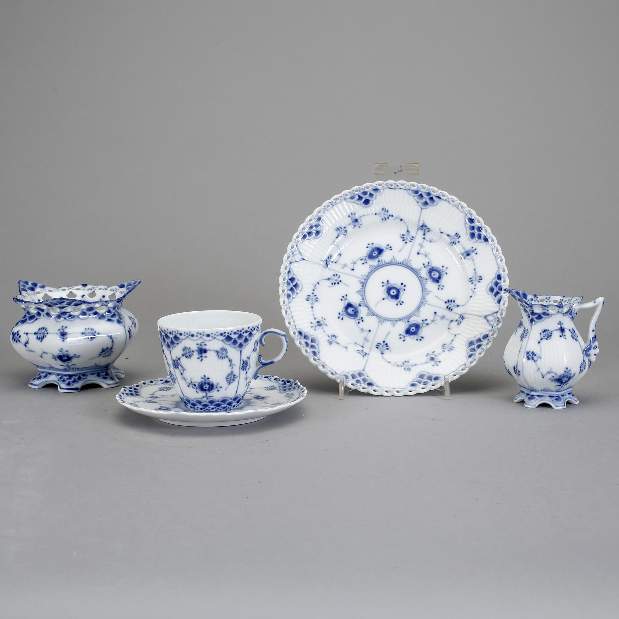 KAFFESERVIS, 24 delar, porslin, "Musselmalet", Royal Copenhagen, Danmark.