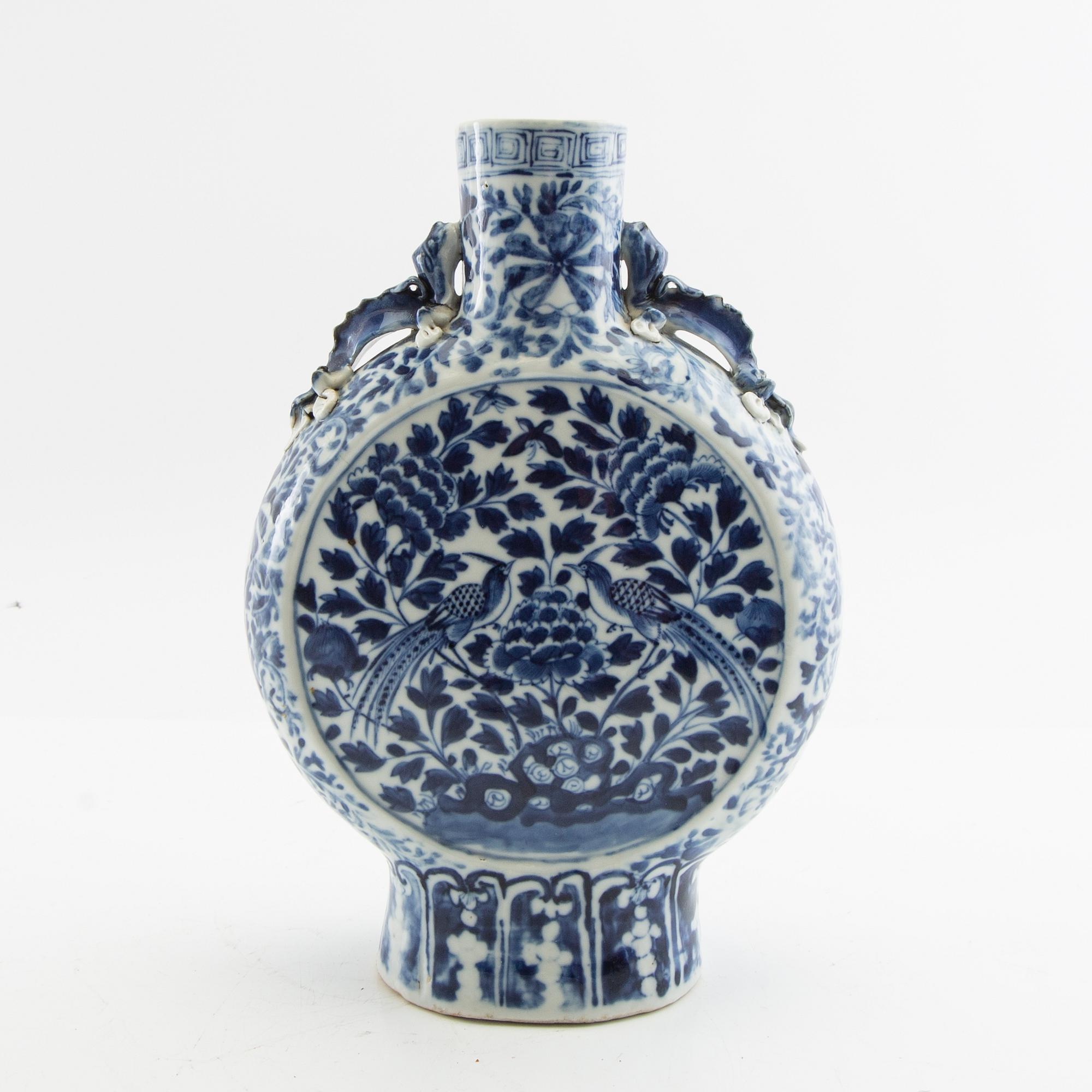 Pilgrim vase China circa 1900 porcelain.