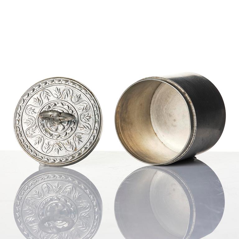 Firma Svenskt Tenn, a lidded pewter box model "A 742", Stockholm, 1929.