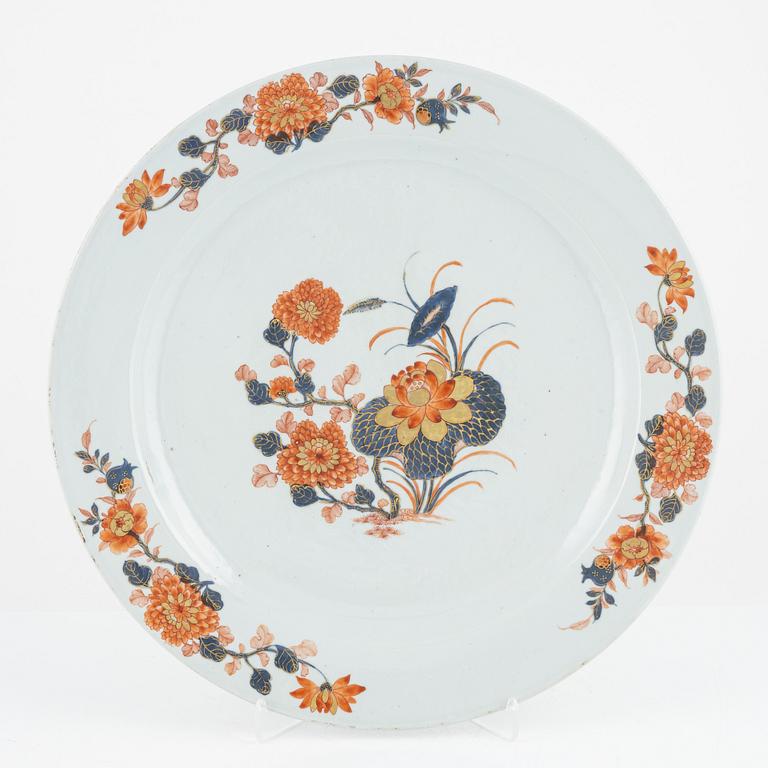 An Imari dish, Qing dynasty, 18th century.