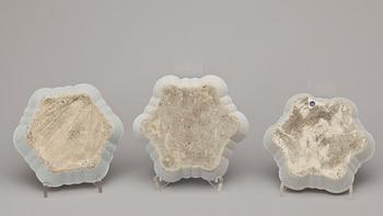 SKEDFAT, tre stycken, kompaniporslin. Qing dynastin, Qianlong (1736-95).