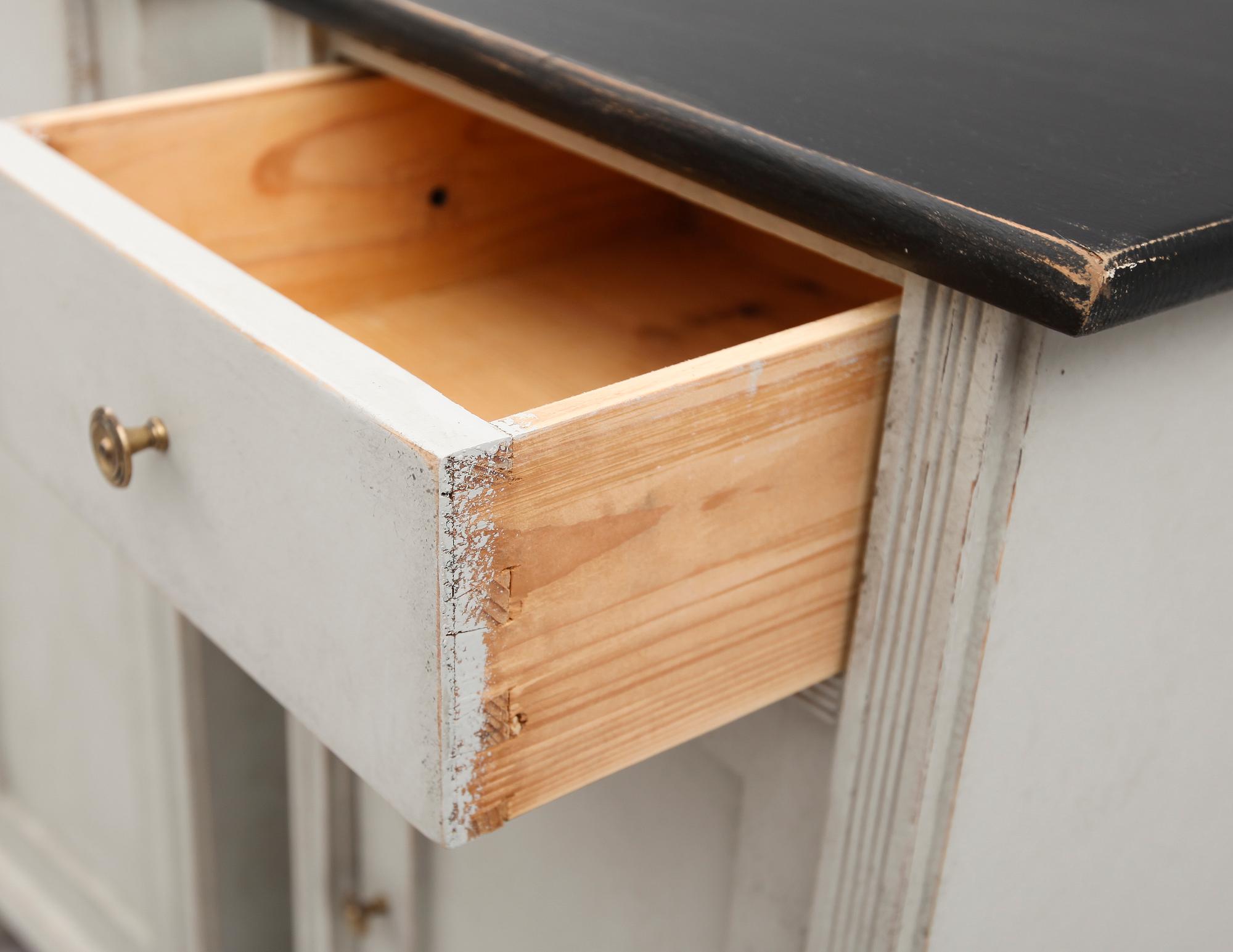 SÄNGBORD, 1 par, 1900-talets första hälft.