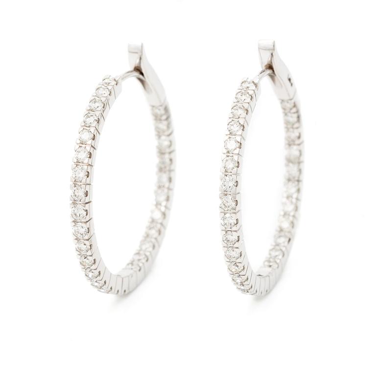 Earrings 18K white gold with brilliant-cut diamonds.