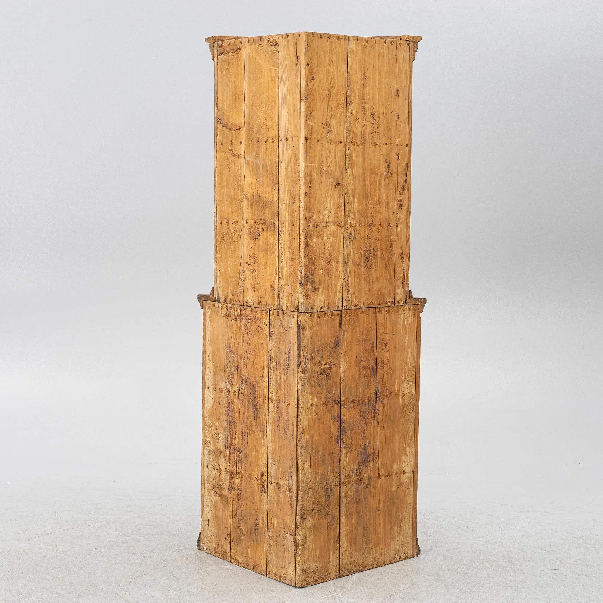 Corner cabinet, 19th century.