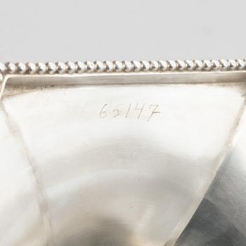 A footed silver bowl with glass insert, C.G.hallberg, Stockholm, Sweden, 1917.