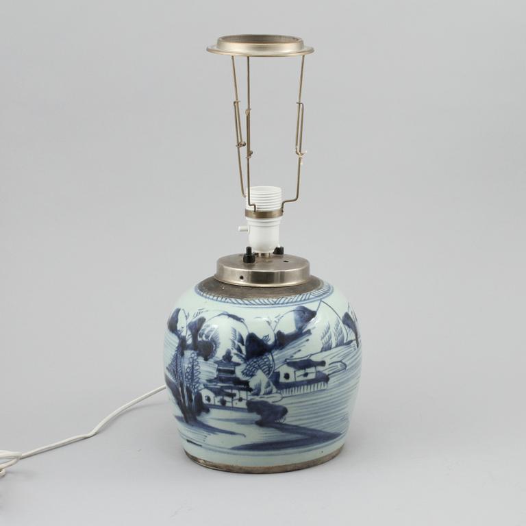 BORDSLAMPA, porslin, Kina, 1800-tal.