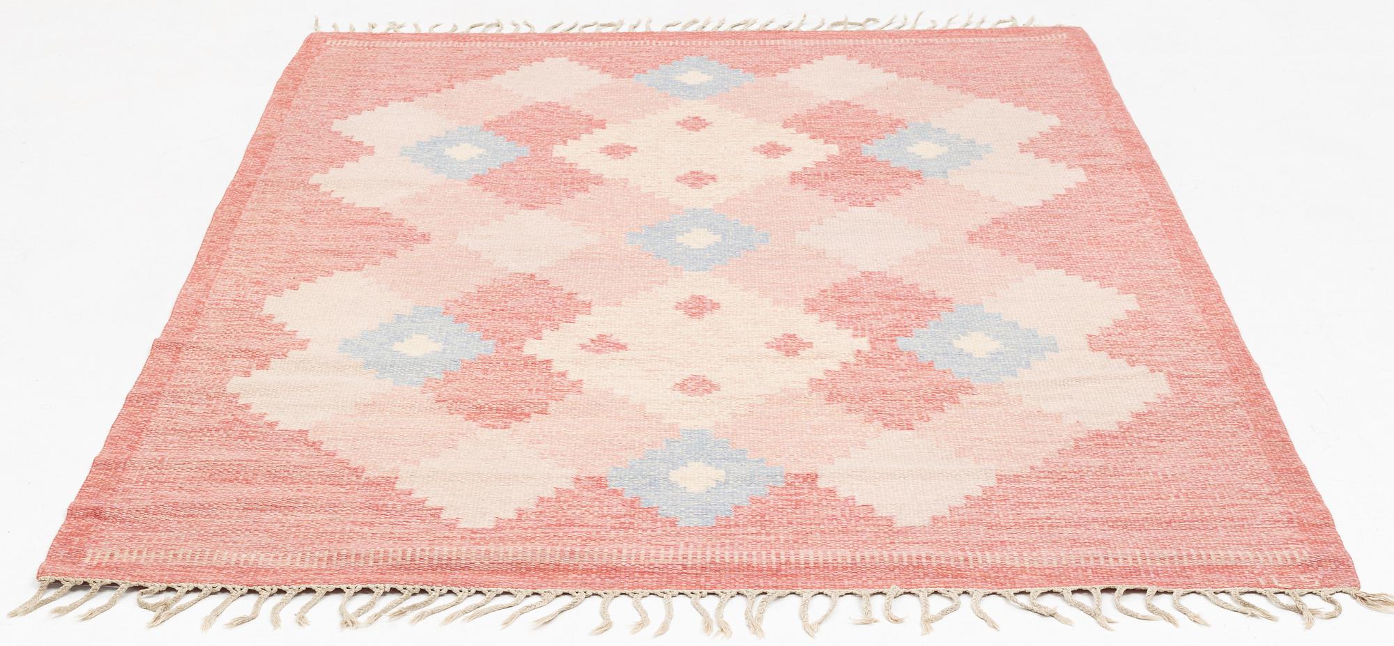 A flat wave rug, signed ILS, Alestalon Mattokutomo, Kauhava, Finland, c. 226 x 167 cm.