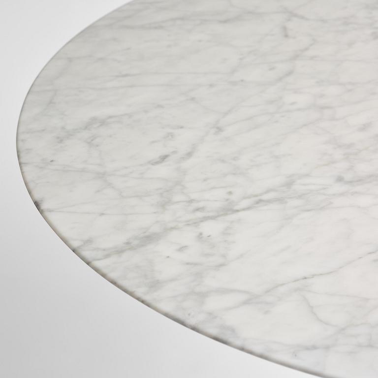 Eero Saarinen, a “Tulip” dining table, Knoll.