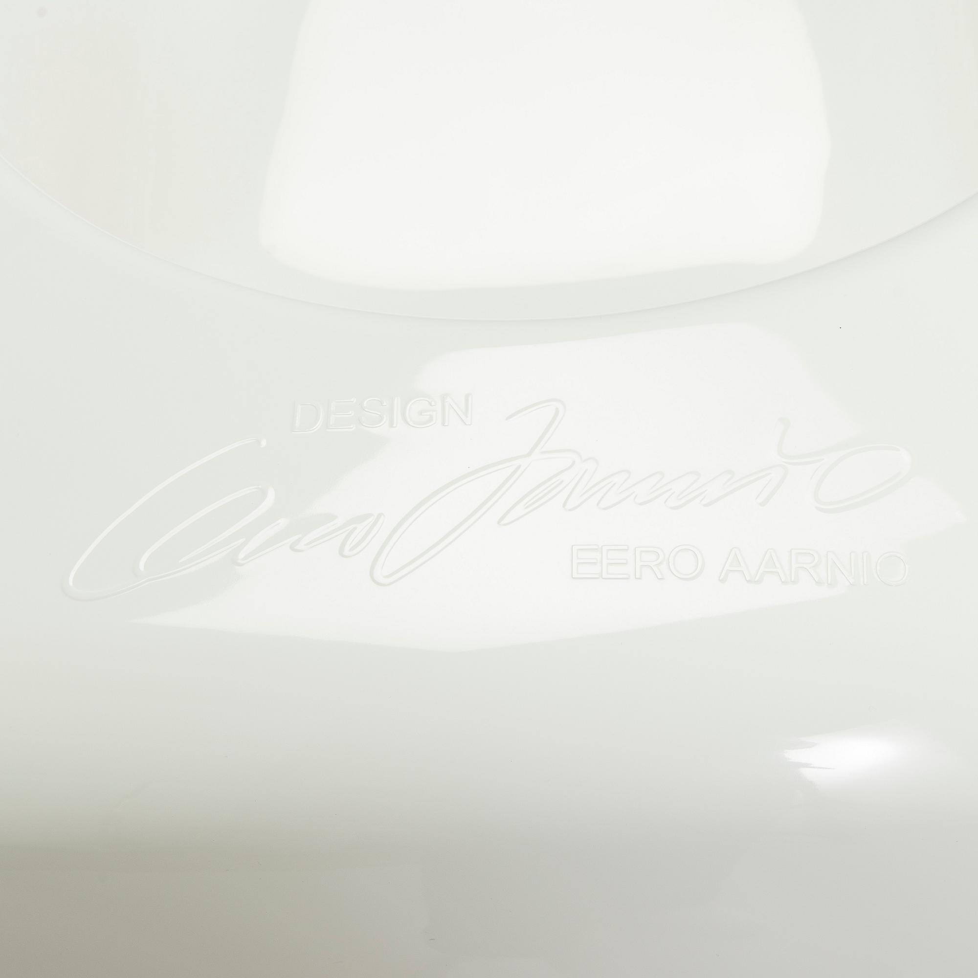 Eero Aarnio, "Soap-tuoli" Artekno, signeerattu Eero Aarnio, 2010.