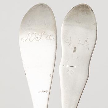 Skedar, 6 st, silver, olika mästare, bl.a. Johan Petter Molér, Visby, 1813 samt 1818.