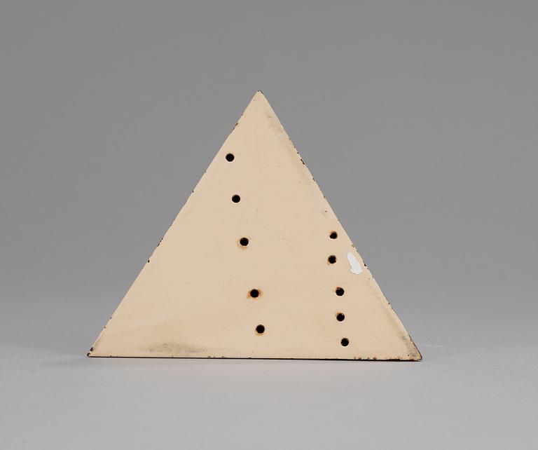 Lucio Fontana, Pyramid.
