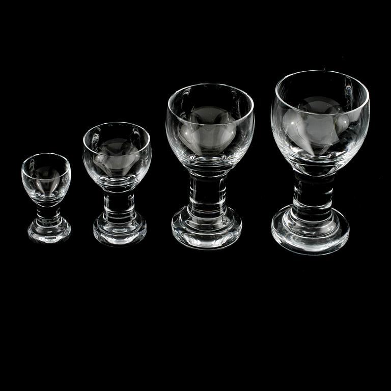 GLASSERVIS, 59 delar, "Ballad", Bertil Vallien, Kosta Boda, modellen formgiven 1975.