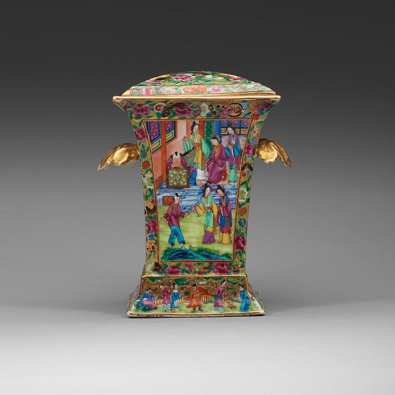 A Canton famille rose tulip vase, Qing dynasty, late 19th Century.