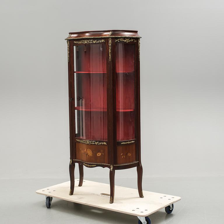 VITRINSKÅP, Louis XVI-stil, 1900-talets mitt.