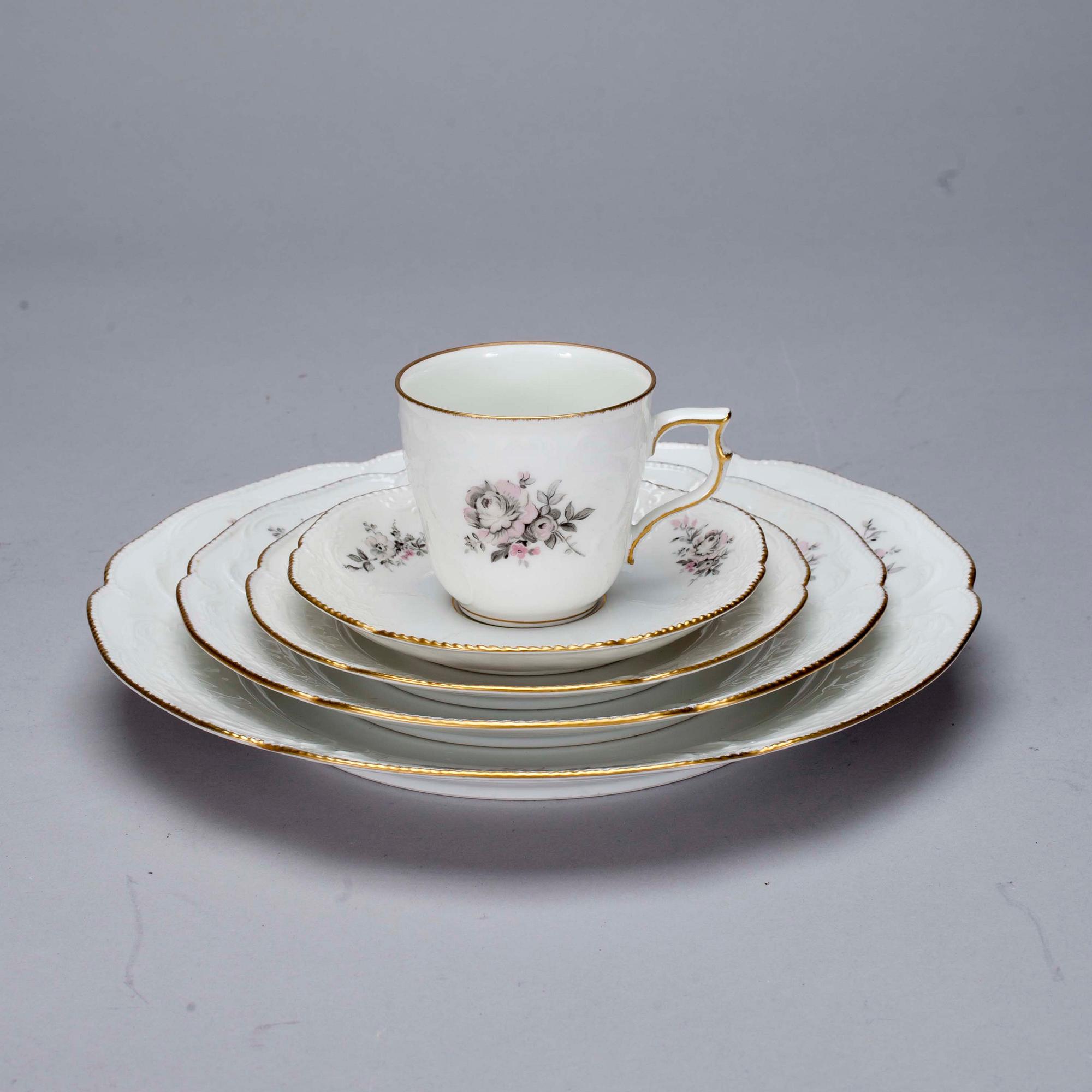 ASTIASTO, 67 osaa, posliinia, "Sanssouci", Rosenthal.