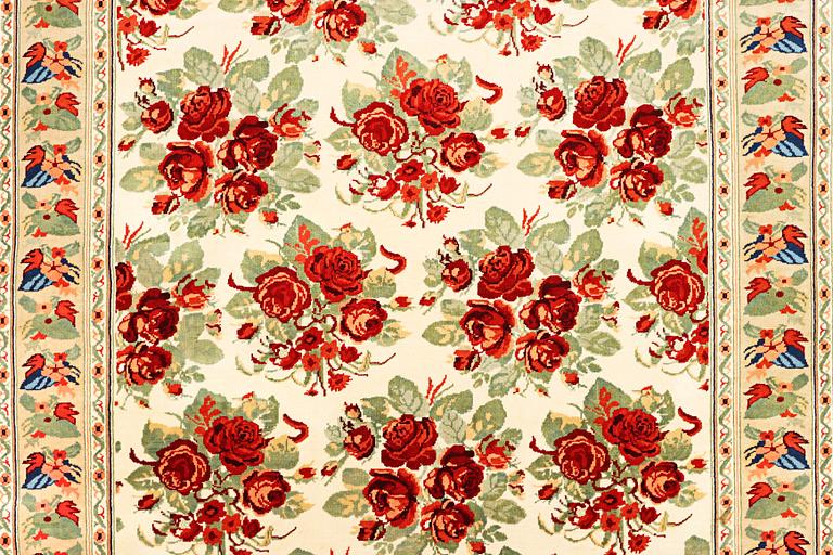 A carpet with a rose pattern, c. 310 x 196 cm.