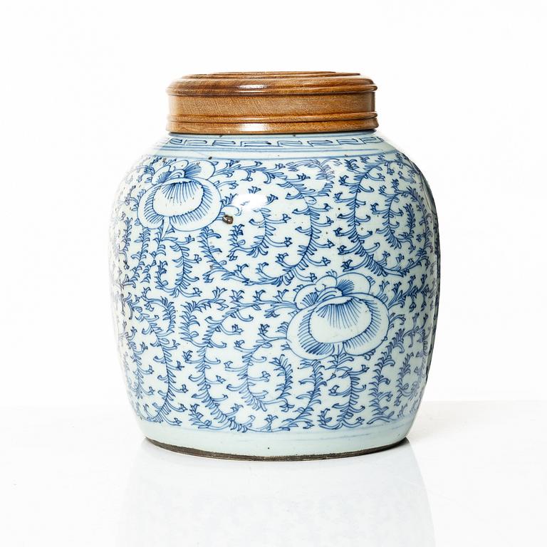 Kruka med lock/bojan, porslin, Kina, Qingdynastin, 1800-tal.