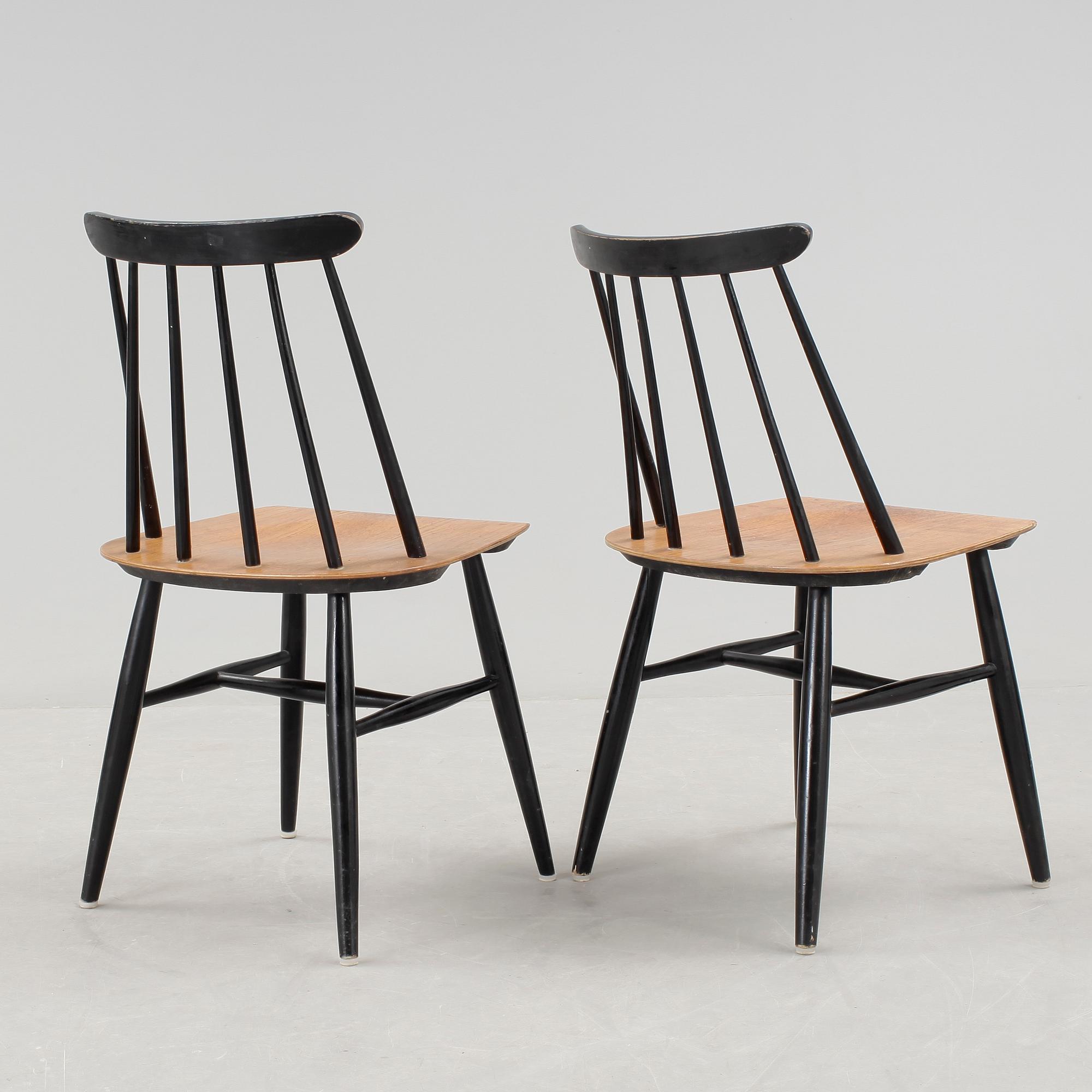 STOLAR, 2 st. "Fanett". Ilmari Tapiovaara, Edsbyverken. Modellen formgiven 1949.
