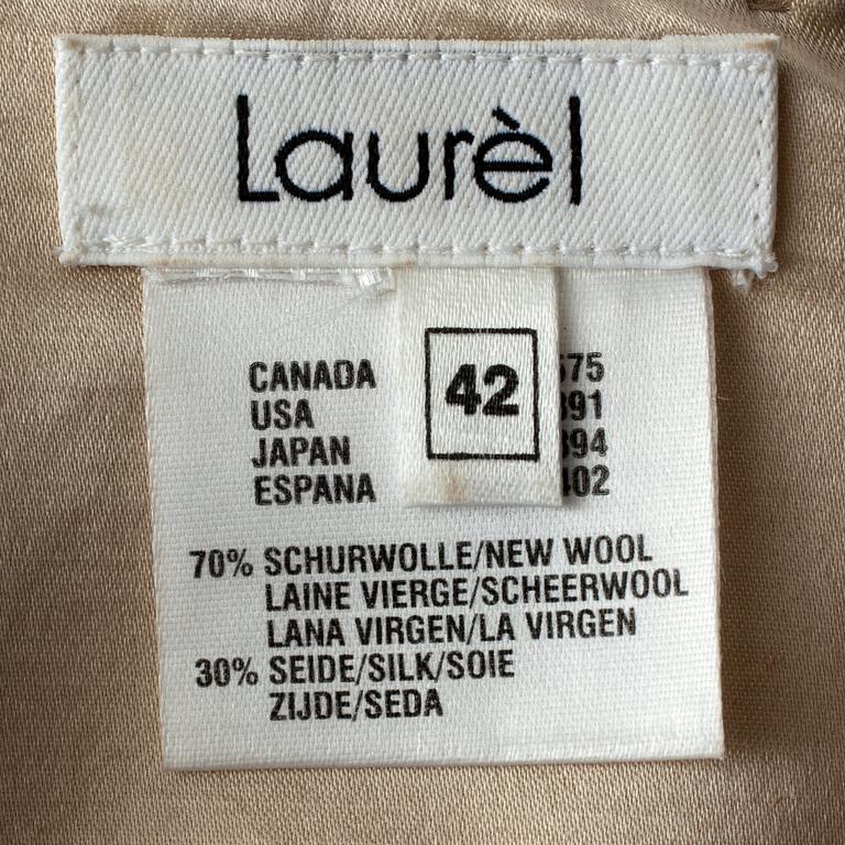 LAURÈL, a wool and silk gold shimmering dress.