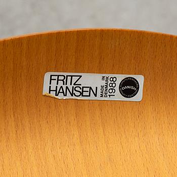 ARNE JACOBSEN, stolar 3 st, ”Sjuan”, Fritz Hansen, Danmark, 1988.