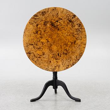 A burr-alder tilt-top table, late 18th century.