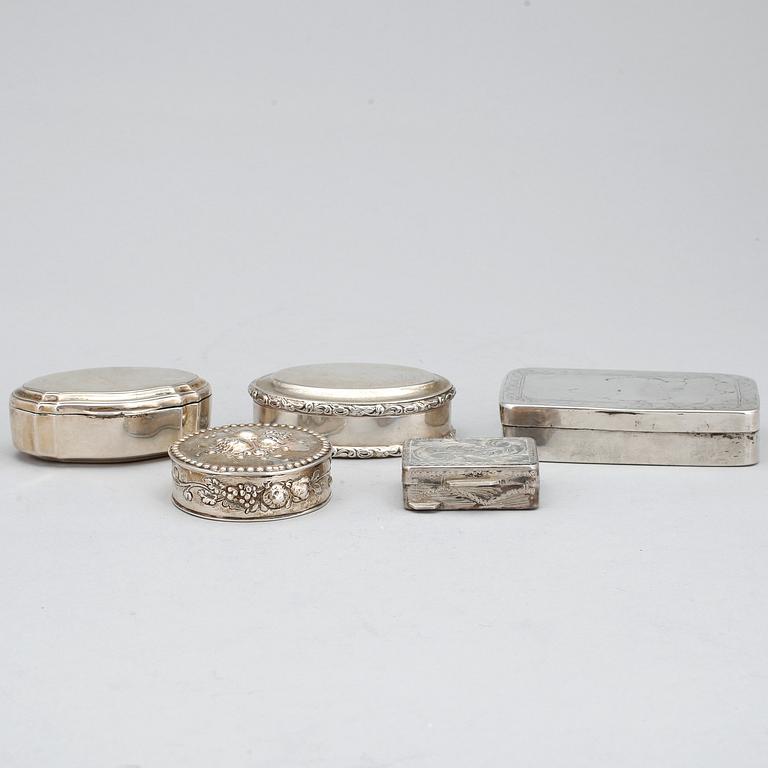 SILVERDOSOR, 5 st, silver, bl a NP Sunding, Sundsvall, 1818. Tot vikt 222 gram.